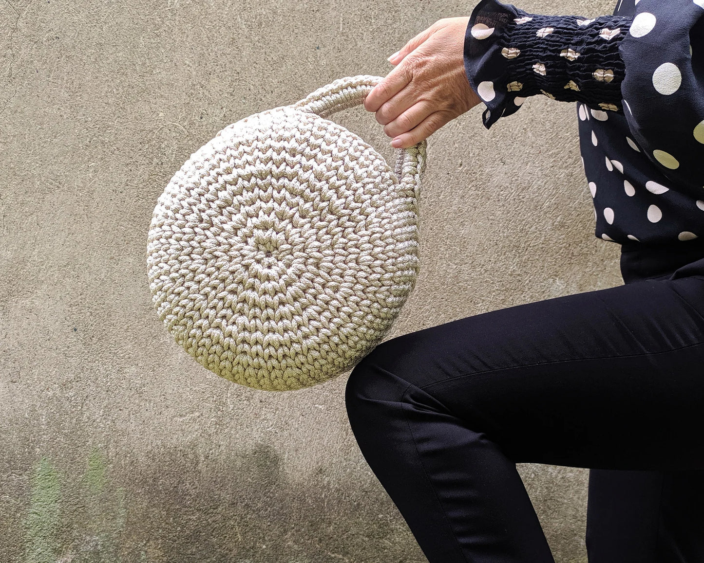 🌀 Round Crochet Bag Pattern – Modern & Easy! 🧶