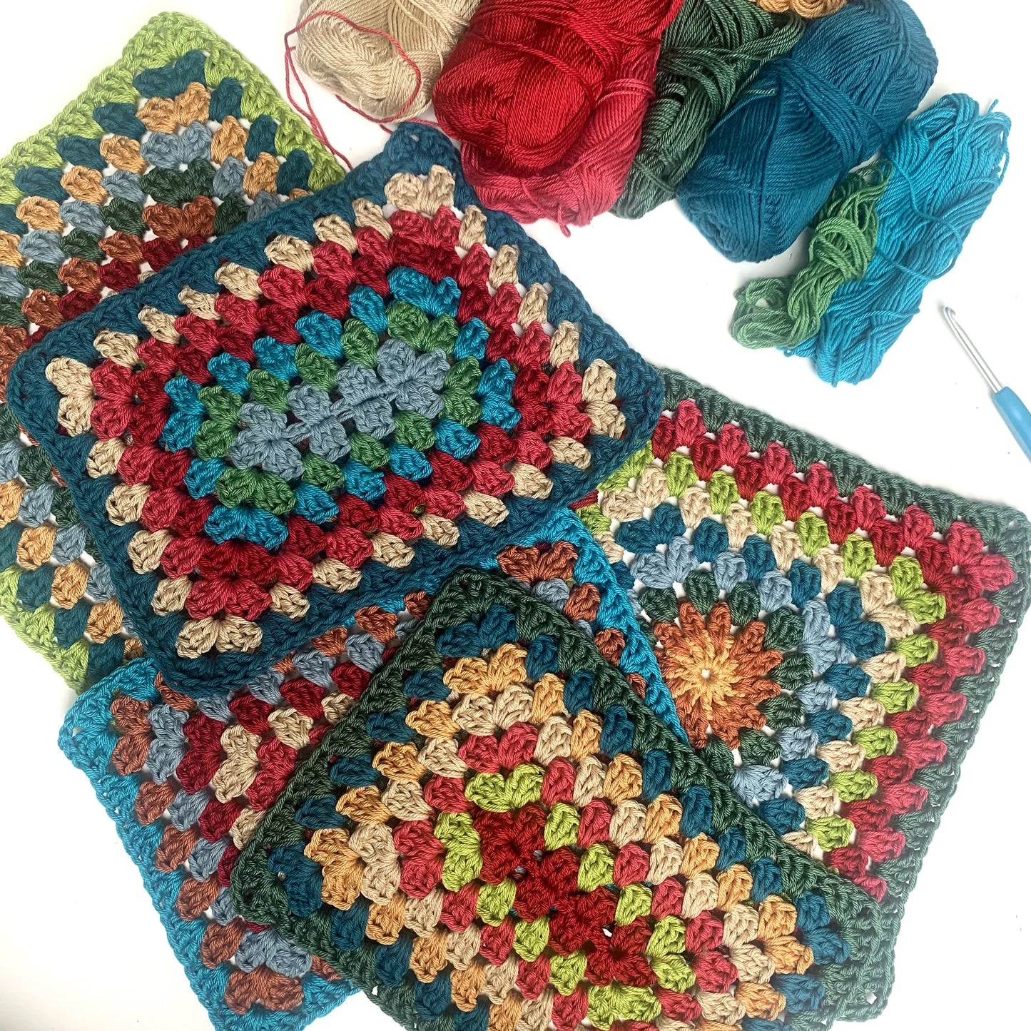 ๐ Granny Square Tote โ Bold, Boho & Easy to Make! ๐ฟ๐งถ