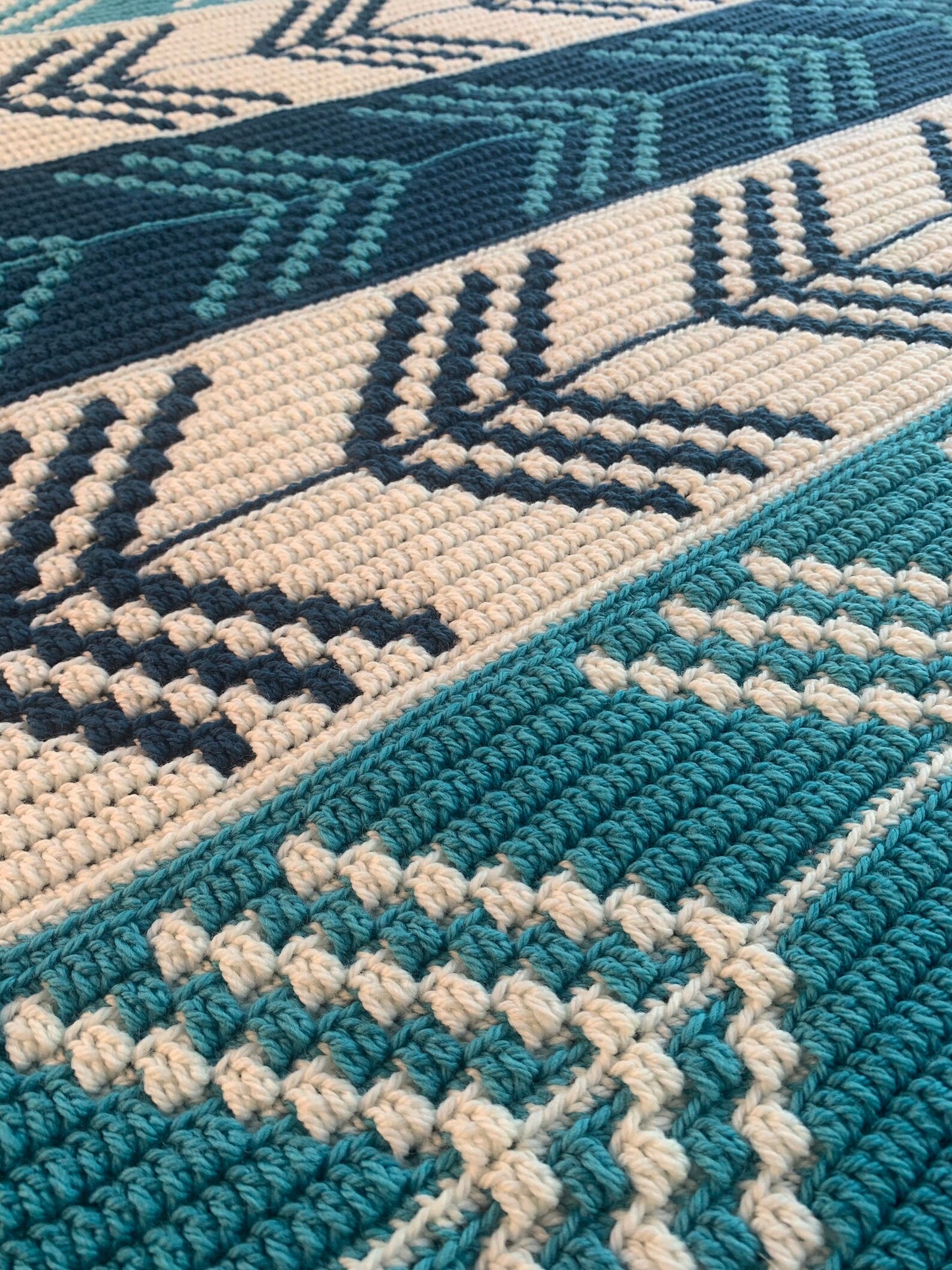 🧭 Mosaic Direction Blanket – Bold, Modern & Fun! 🧶