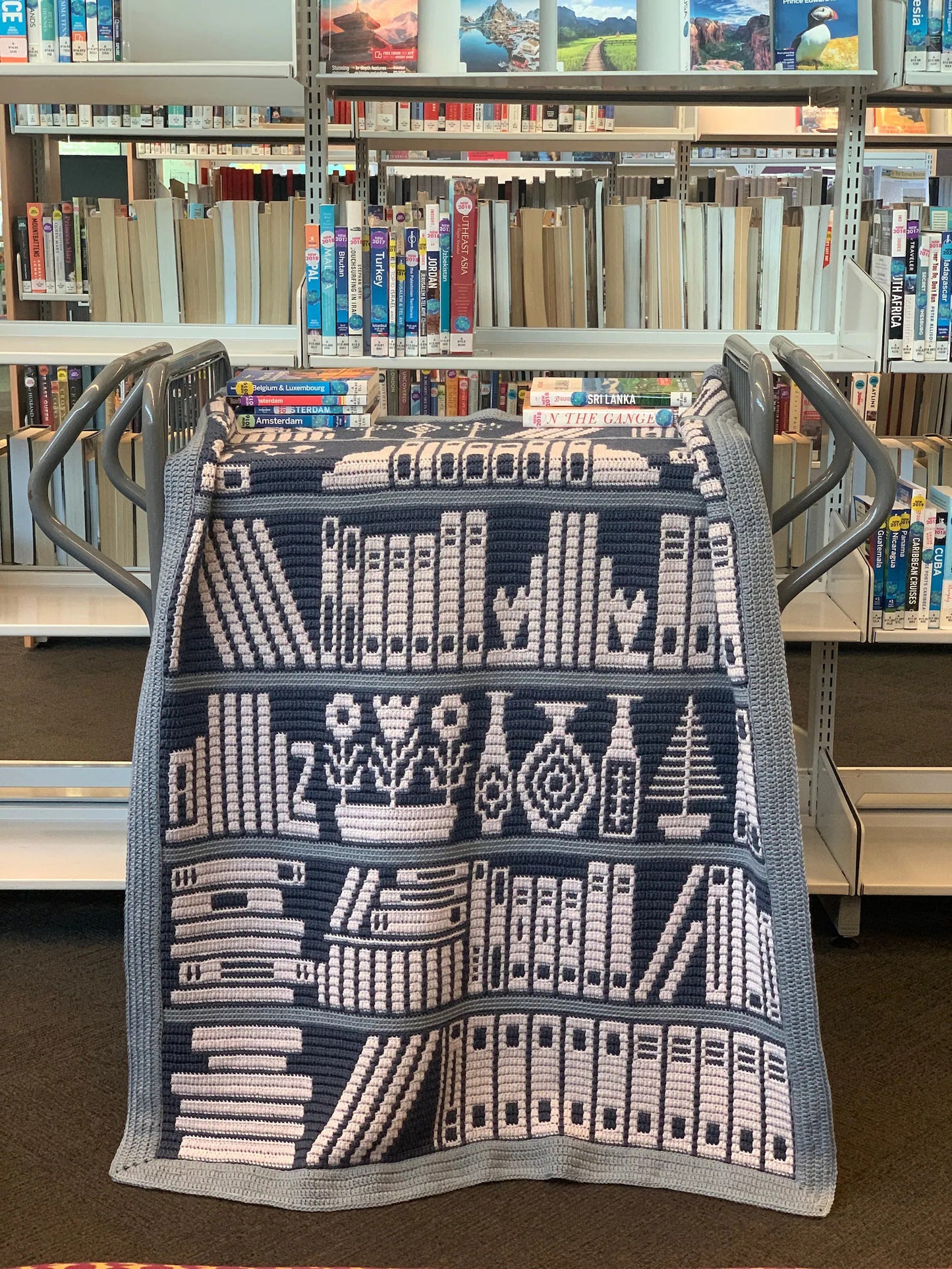 📚 Mosaic Bookshelf Blanket Crochet Pattern (PDF)
