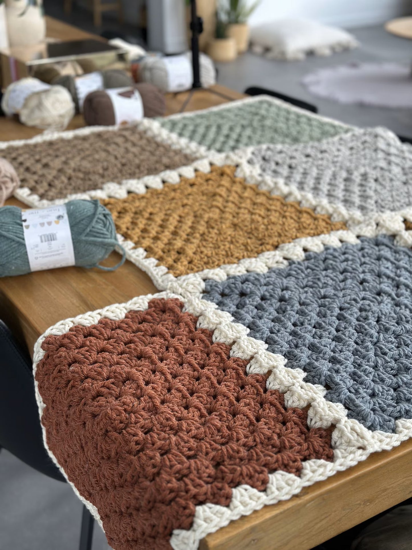 🧶 9 Motifs for a Stunning Crochet Throw – Beginner-Friendly