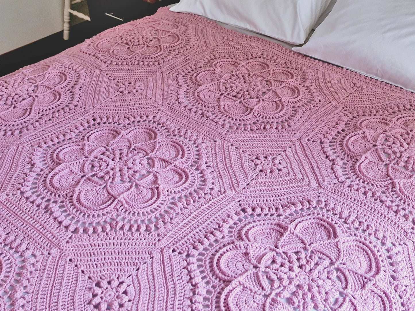 🌸 Delilah Crochet Blanket Pattern – Elegant Floral Afghan 🧶