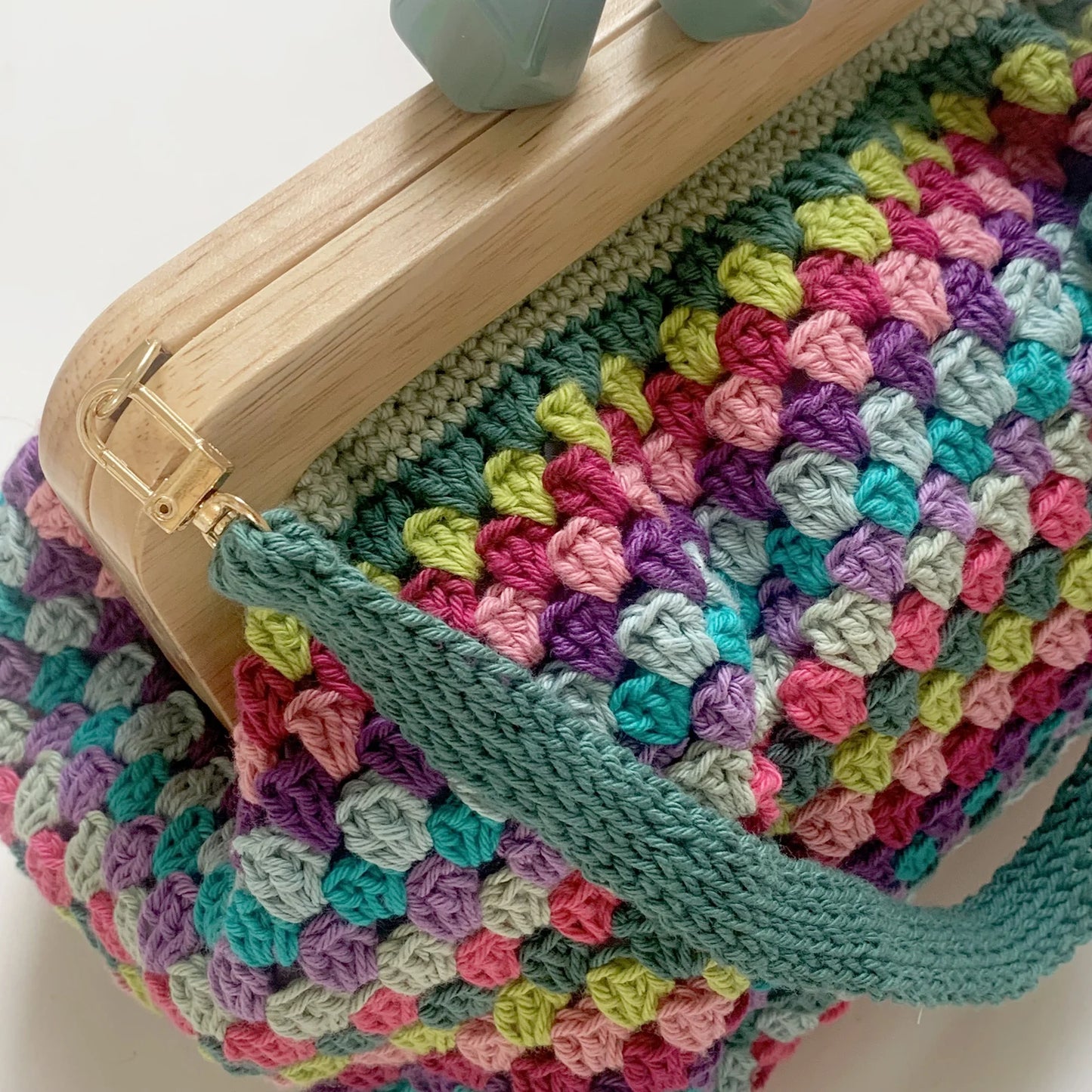 ๐ Retro Granny Clutch โ Easy & Bold!