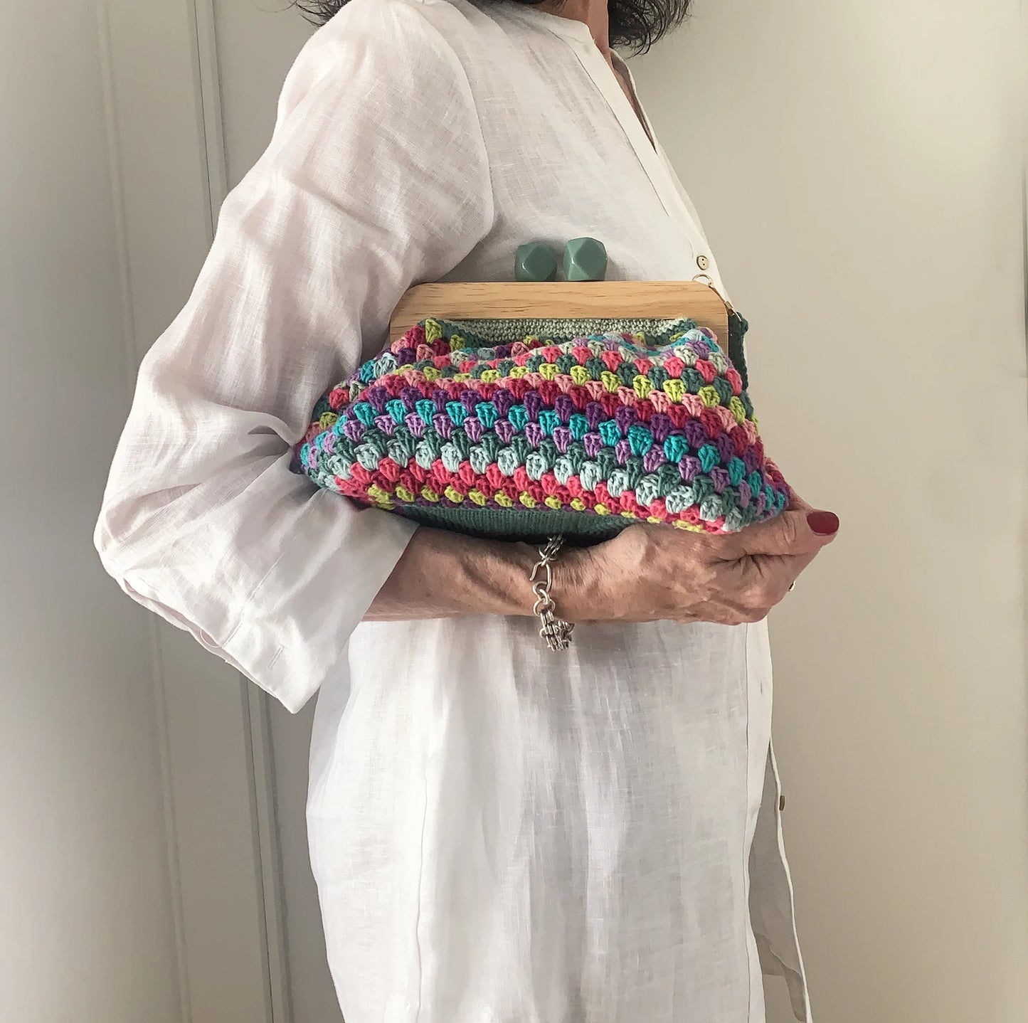 ๐ Retro Granny Clutch โ Easy & Bold!