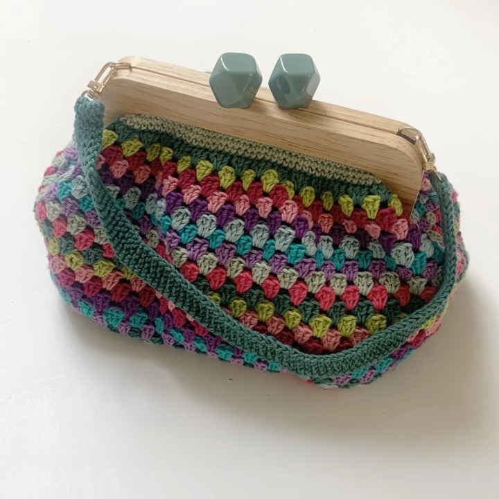 ๐ Retro Granny Clutch โ Easy & Bold!
