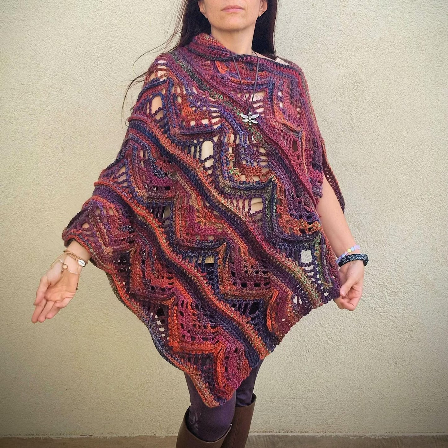 ☕ Rooibella Crochet Poncho – Cozy Texture, Stunning Look! 🌺