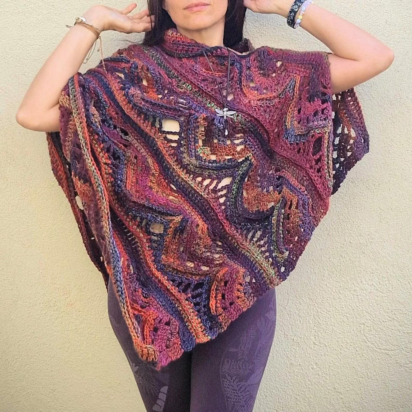 ☕ Rooibella Crochet Poncho – Cozy Texture, Stunning Look! 🌺