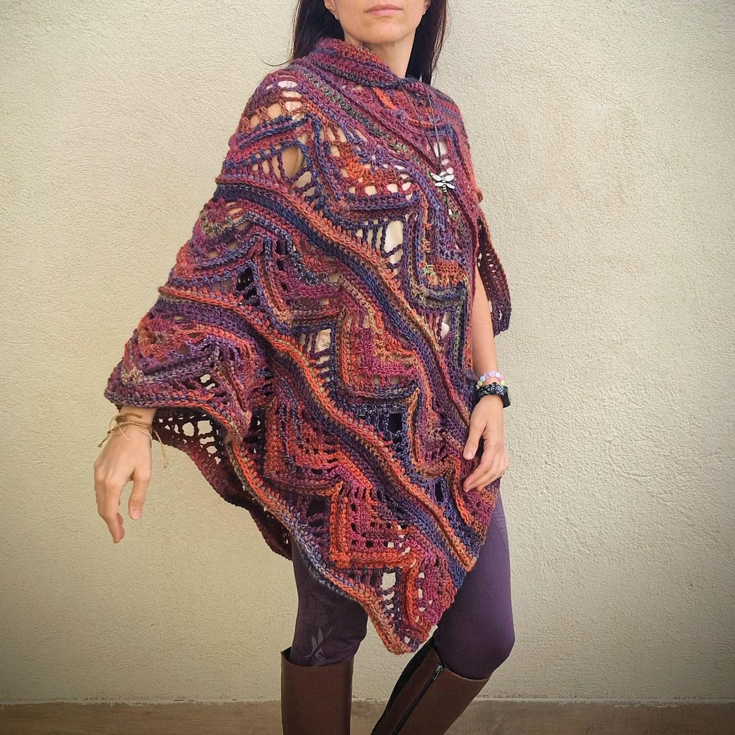 ☕ Rooibella Crochet Poncho – Cozy Texture, Stunning Look! 🌺