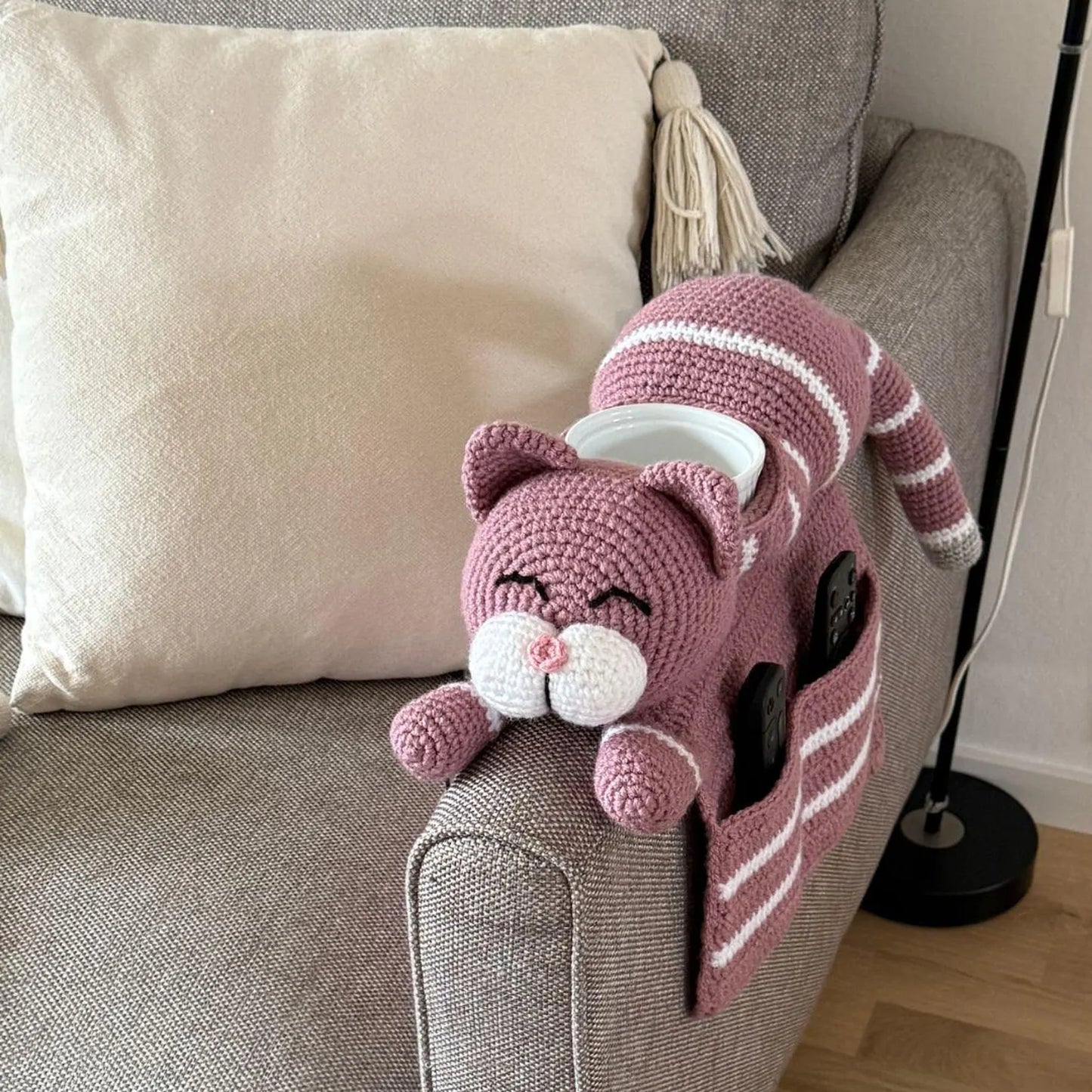 🐱✨ Adorable Cat Sofa Organizer – Crochet Pattern 🧶