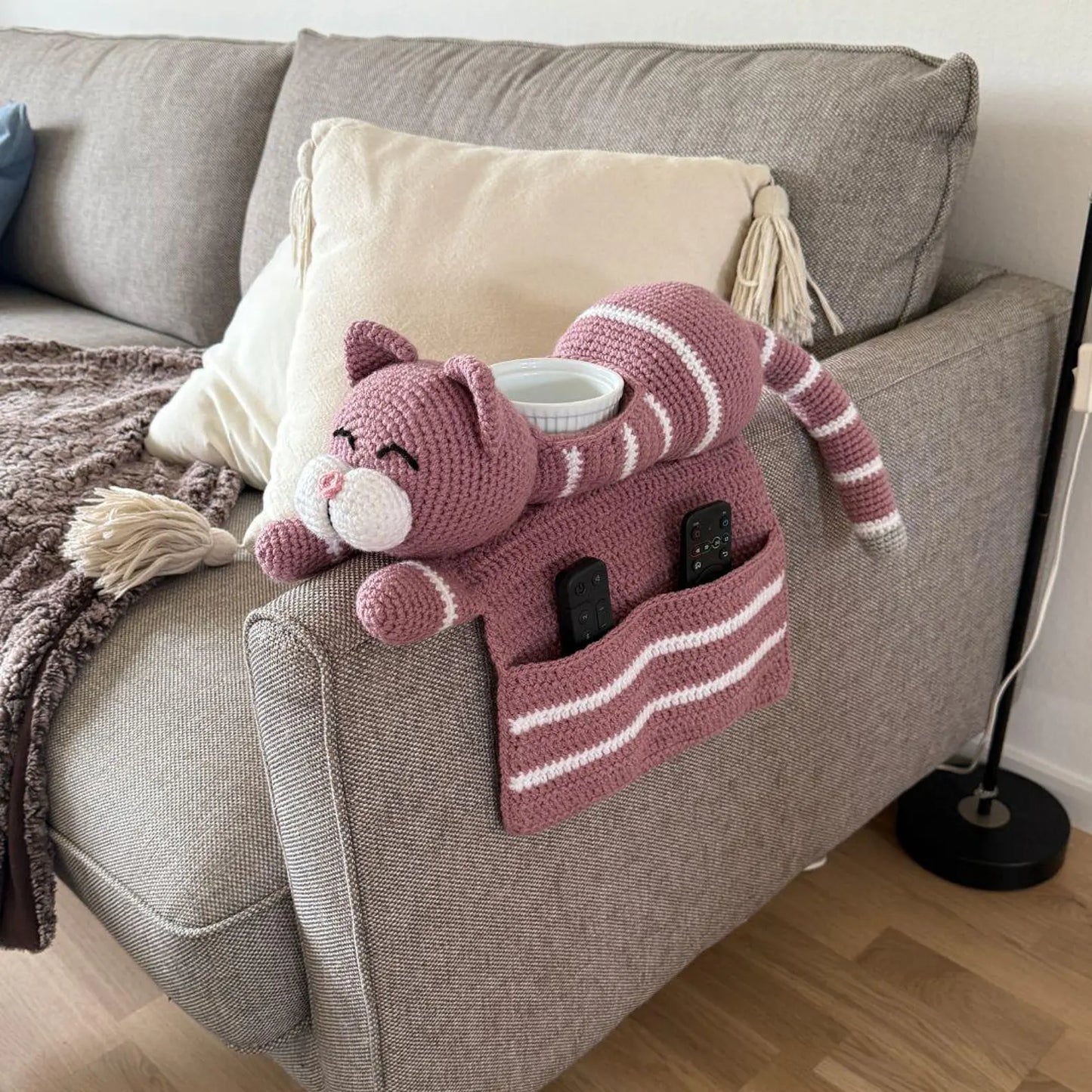 🐱✨ Adorable Cat Sofa Organizer – Crochet Pattern 🧶