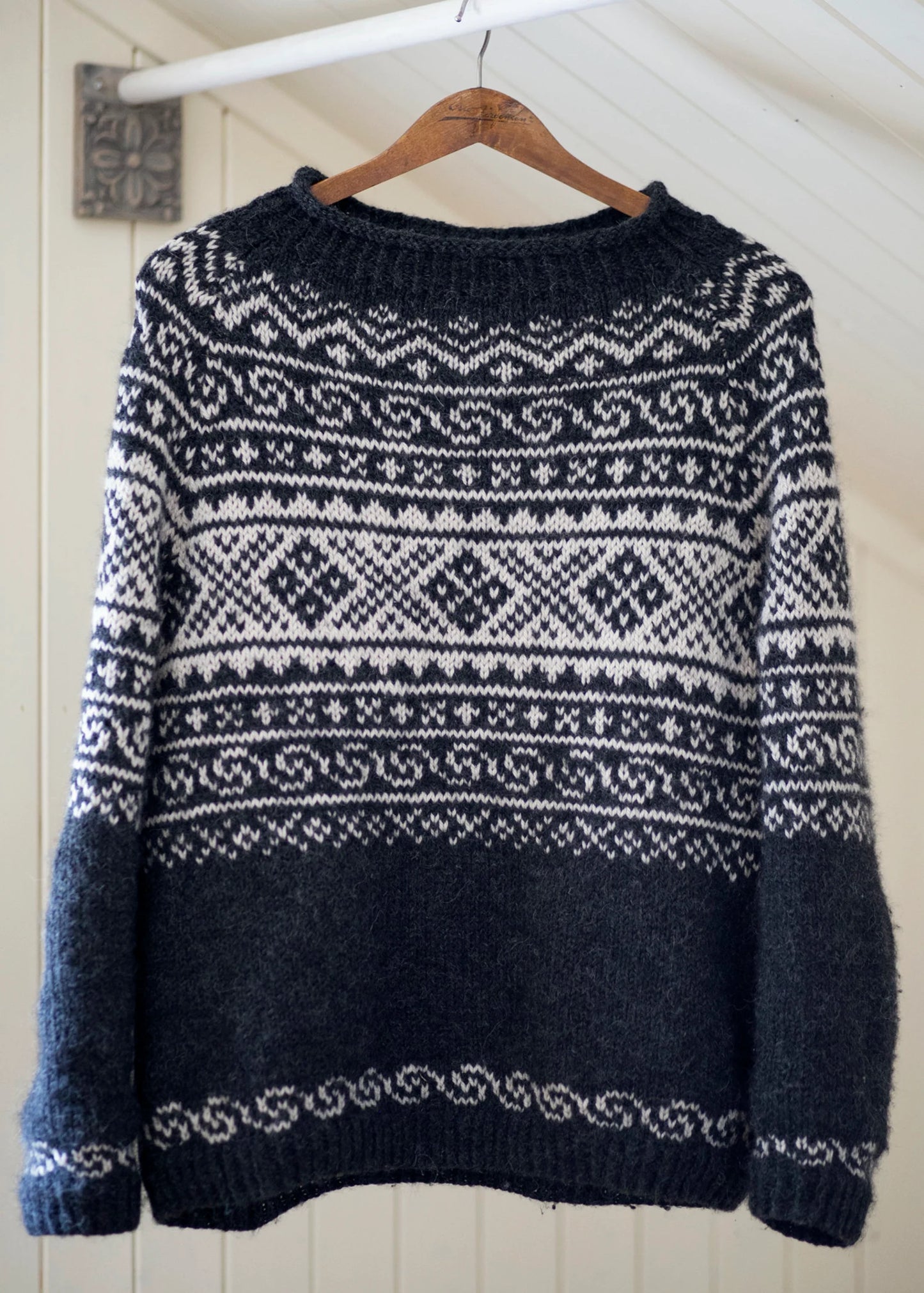 ❄️ Norwegian Setesdal Sweater – Classic Nordic Knit Pattern 🧶