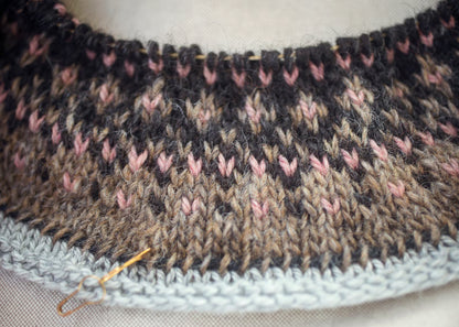 🖤🌹 Black Rose Sweater – Norwegian Knit Pattern PDF