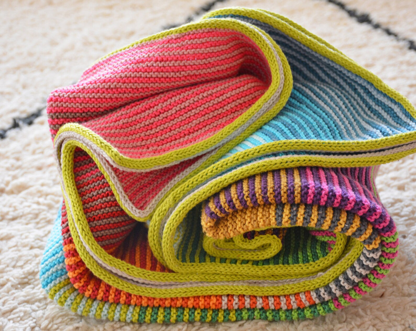Kiss Blanket Knitting Pattern – Colorful & Easy Garter Stitch PDF