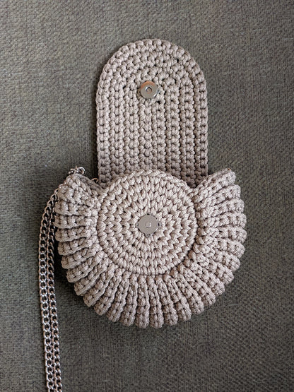 🌰 Oreo Shell Bag – Bold Texture, Easy Steps