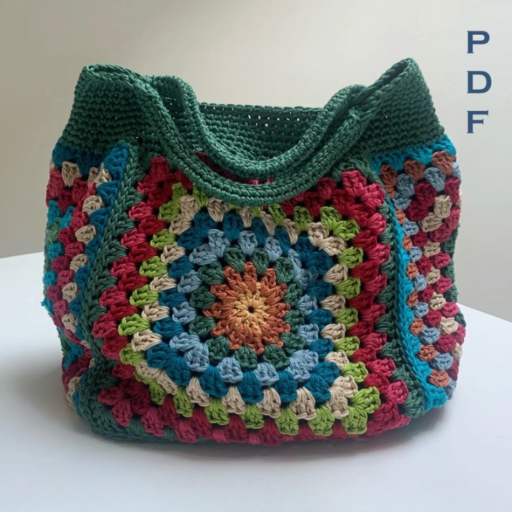 👜 Granny Square Tote – Bold, Boho & Easy to Make! 🌿🧶