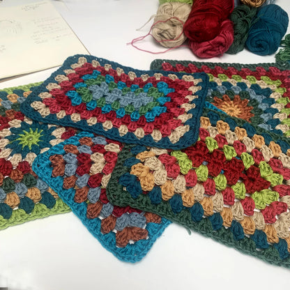 👜 Granny Square Tote – Bold, Boho & Easy to Make! 🌿🧶