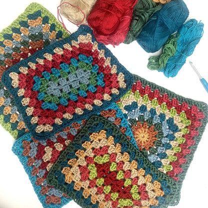 👜 Granny Square Tote – Bold, Boho & Easy to Make! 🌿🧶