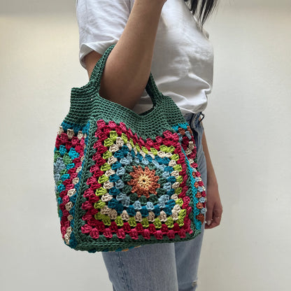 👜 Granny Square Tote – Bold, Boho & Easy to Make! 🌿🧶
