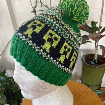 👾 Creeper Beanie Pattern – Quick & Easy Knit Hat (Kids & Adults)