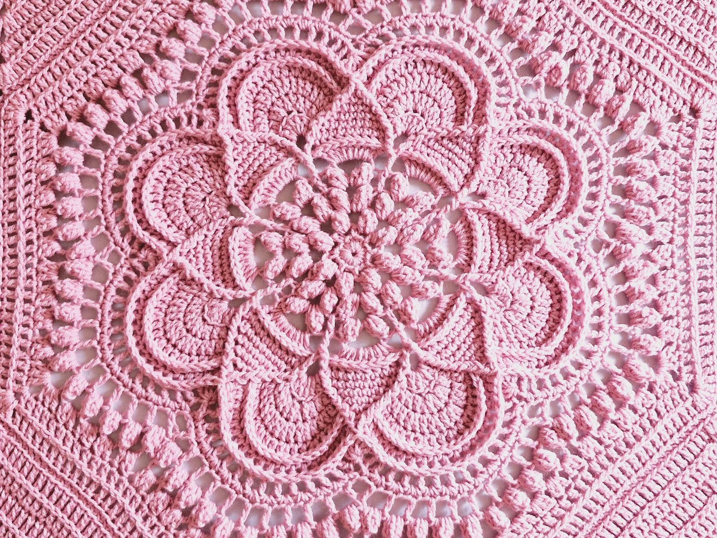 🌸 Delilah Crochet Blanket Pattern – Elegant Floral Afghan 🧶