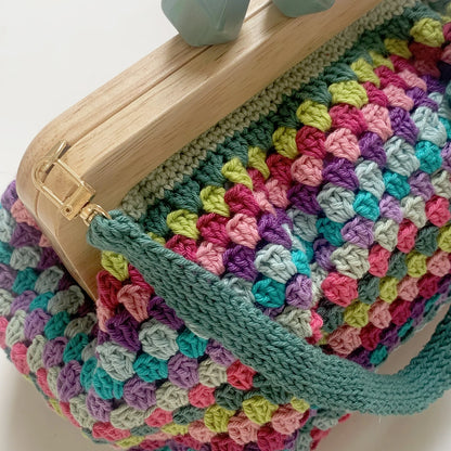 👜 Retro Granny Clutch – Easy & Bold!