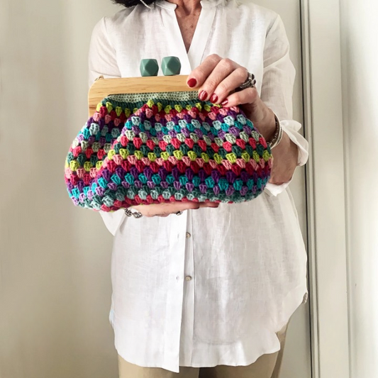 👜 Retro Granny Clutch – Easy & Bold!