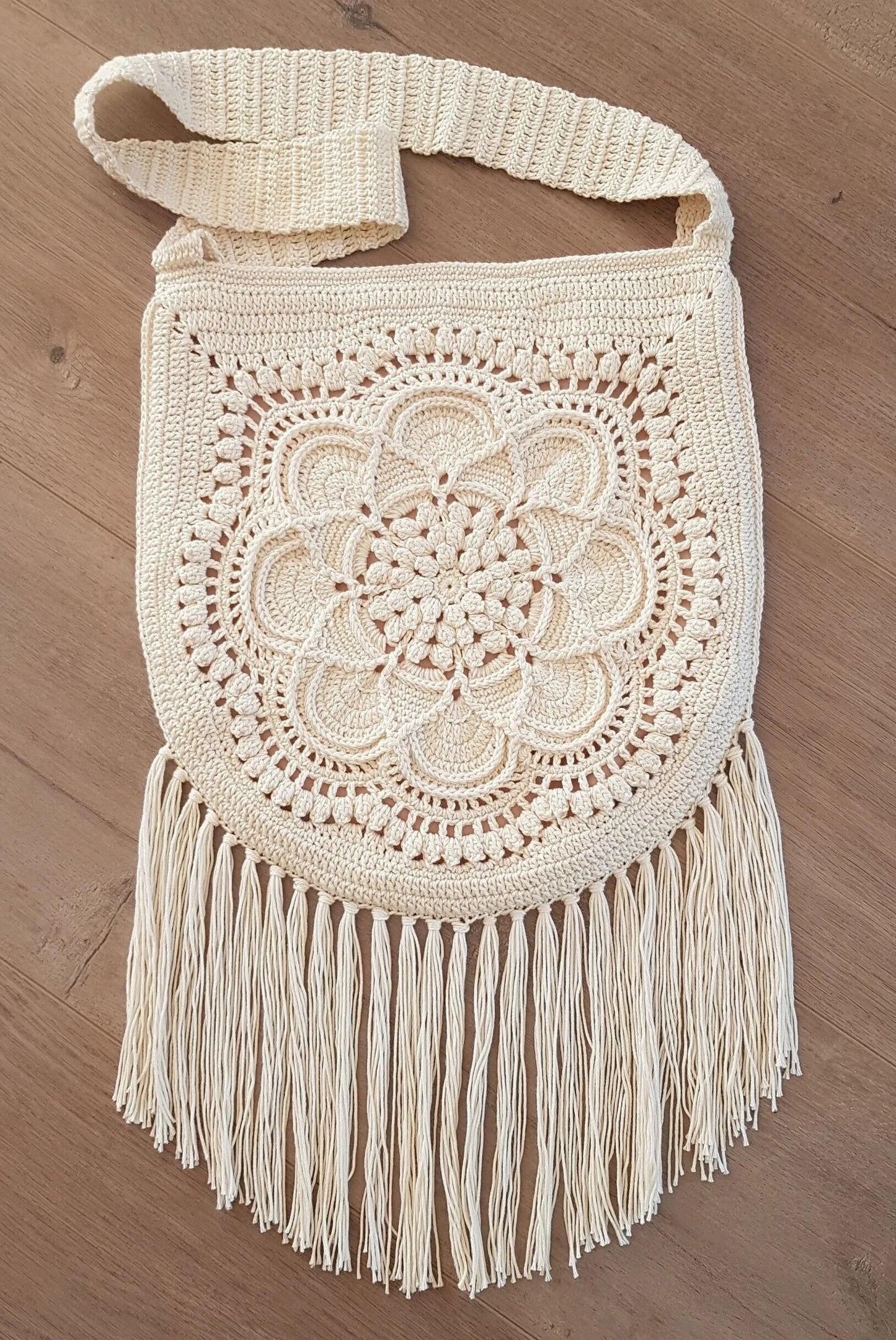 🌸 Delilah Boho Bag – Crochet Pattern with Fringe 🧶