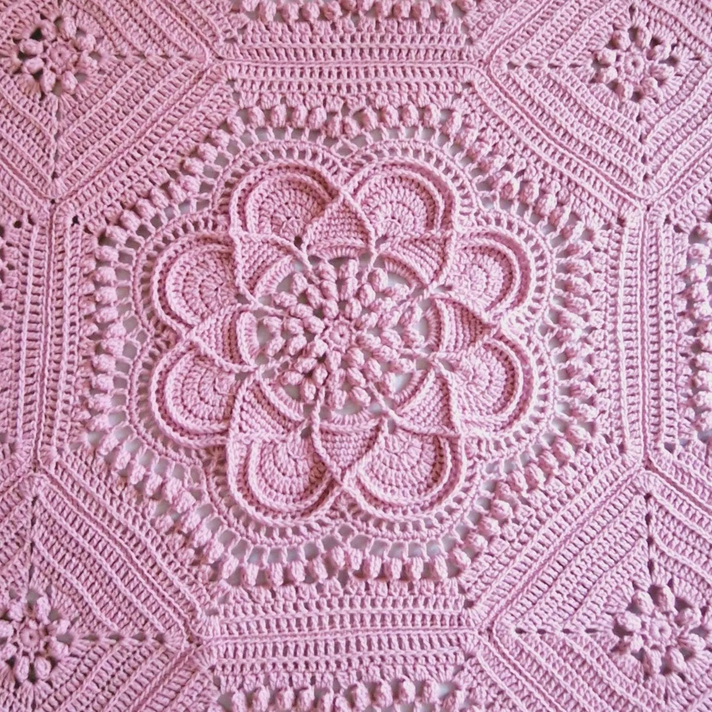 🌸 Delilah Crochet Blanket Pattern – Elegant Floral Afghan 🧶