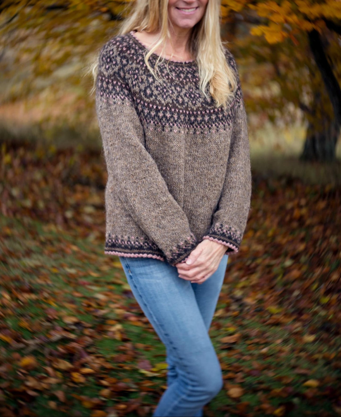 🖤🌹 Black Rose Sweater – Norwegian Knit Pattern PDF