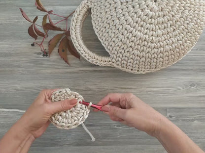 🌀 Round Crochet Bag Pattern – Modern & Easy! 🧶