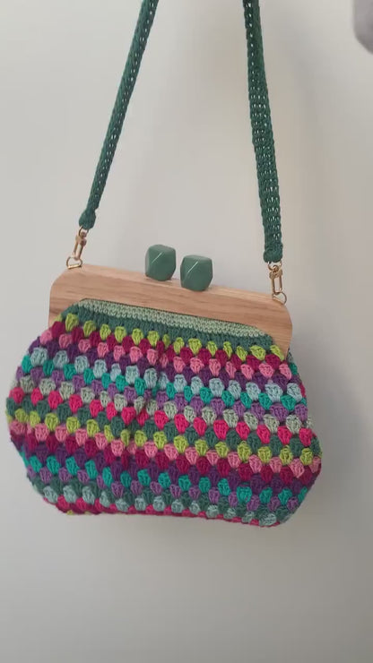 👜 Retro Granny Clutch – Easy & Bold!